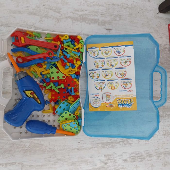 Конструктор с винтоверт на батерии