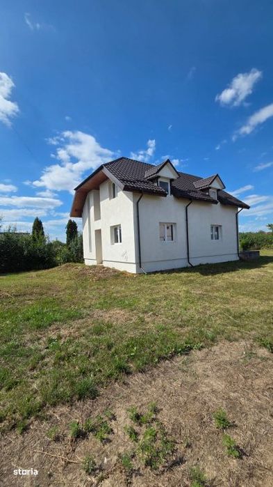 Casa cu mansarda in Paulesti teren 863 mp