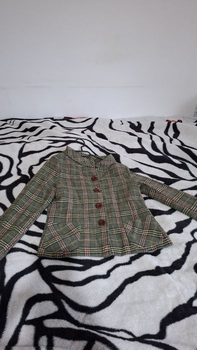 Jachetă damă FOKSA verde-kaki în carouri, elegantă, stare foarte bună.