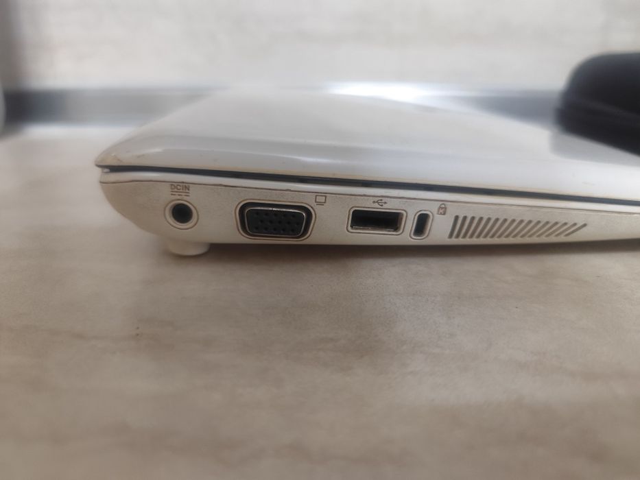 Лаптоп asus 10.1