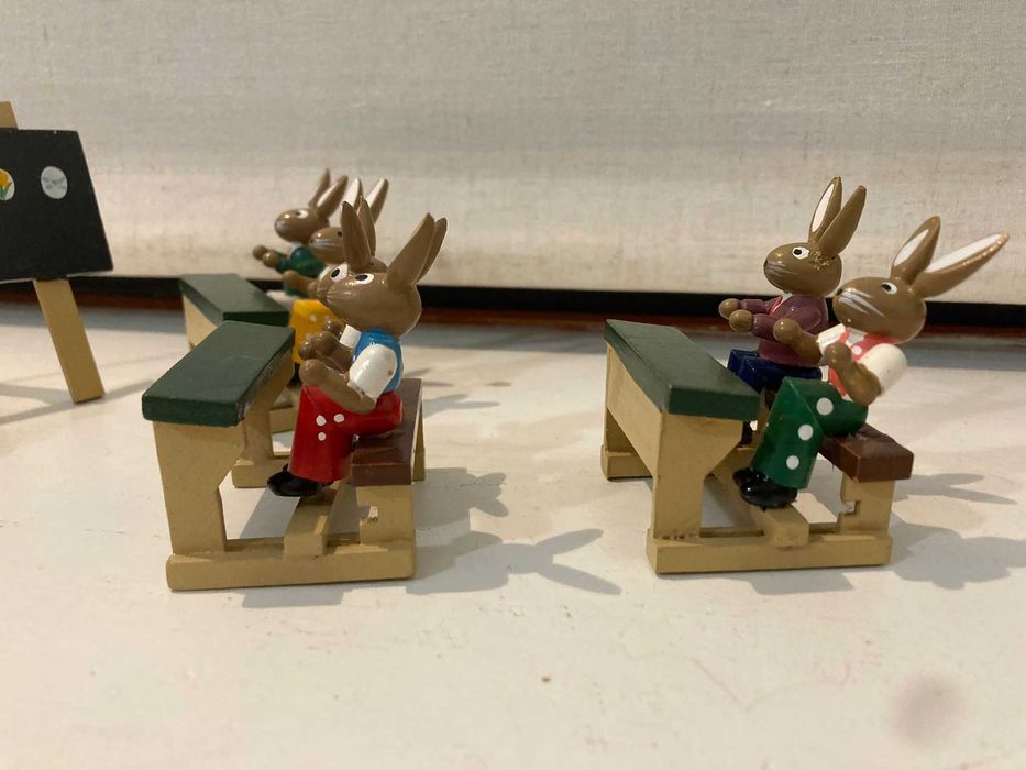 figurine din lemn sezon paste vechi Erzgebirge  Scoala de iepurasi