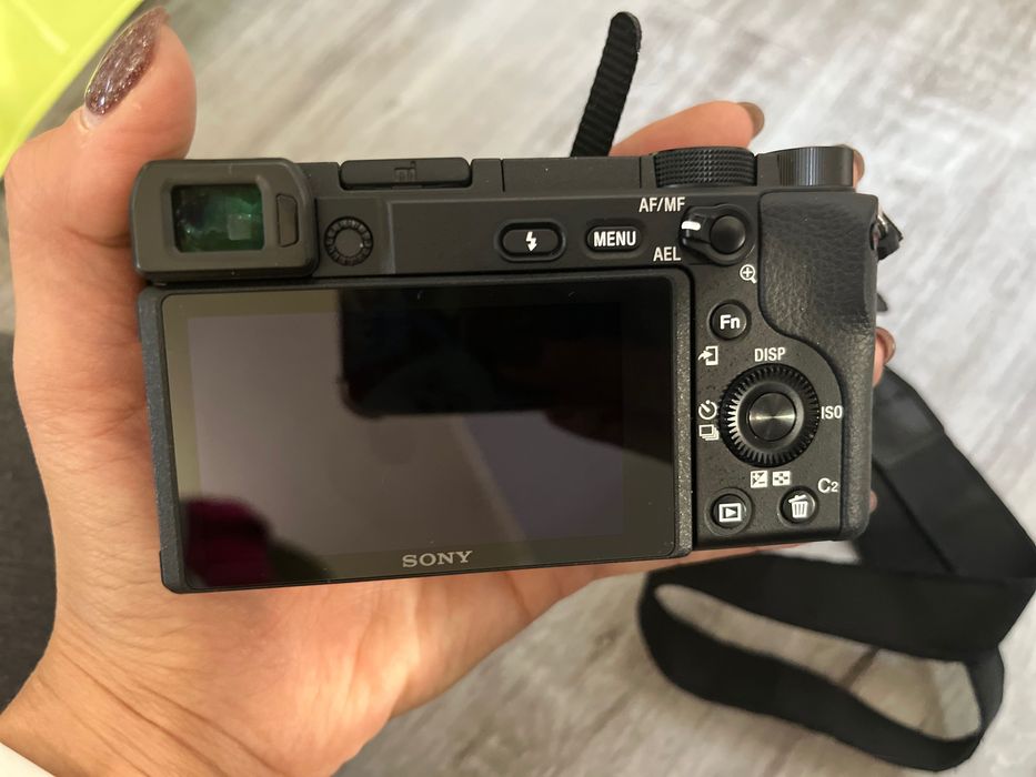 Sony A6400 + обектив Sony E 18-135mm f/3.5-5.6 OSS + FE 50mm F 1.8