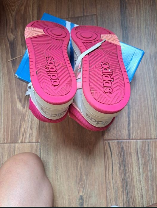 Vând ghete marca Adidas