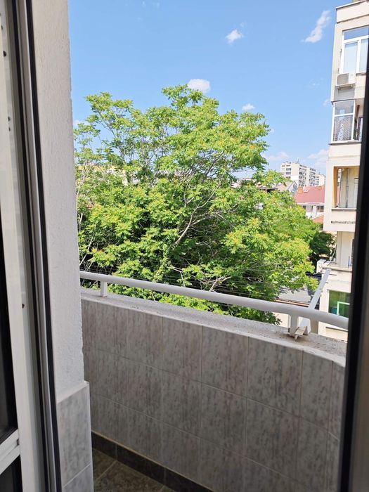 Продава се Тристаен апартамент в Стара Загора, Център - 70 кв.м за 1429 €/кв.м - Снимка #11