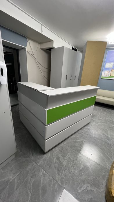 Стол для ресепшена