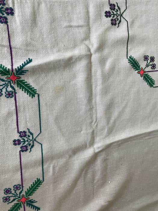 Față de masă tradițională cusută manual pe etamină – 135 × 222 cm + ștergar cadou