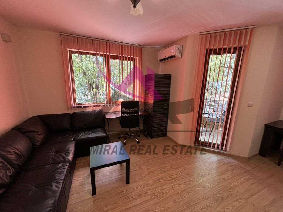 Двустаен обзаведен -Лятно кино