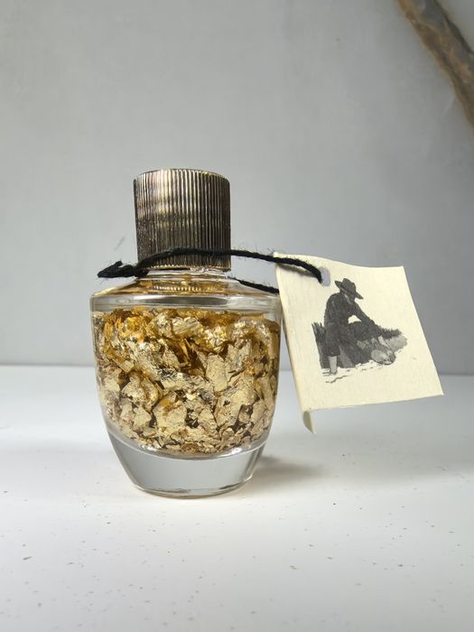 Люспи злато в колбичка