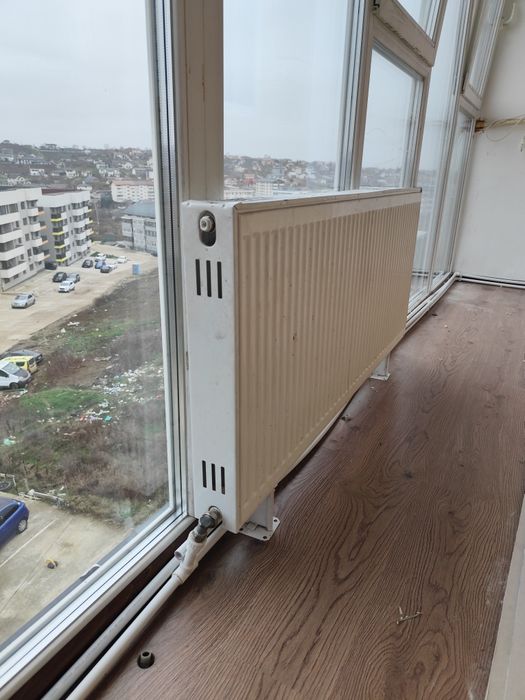 Vând calorifer otel