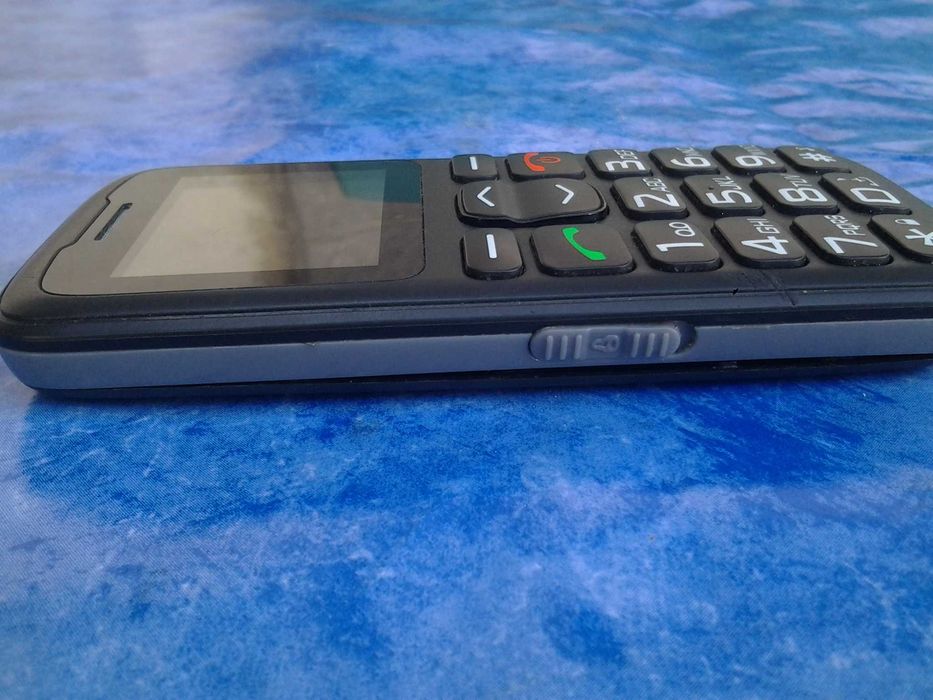 **Telefon mobil Seniori, Taste Mari, Buton SOS, Meniu simplu