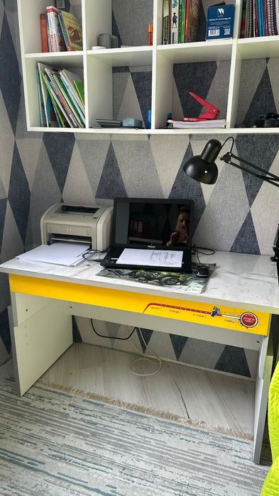 Письменный стол подростковый