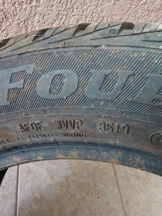 Vând 2 cauciucuri de iarnă 205 55 16 debica frigo 2 și viking fourtec