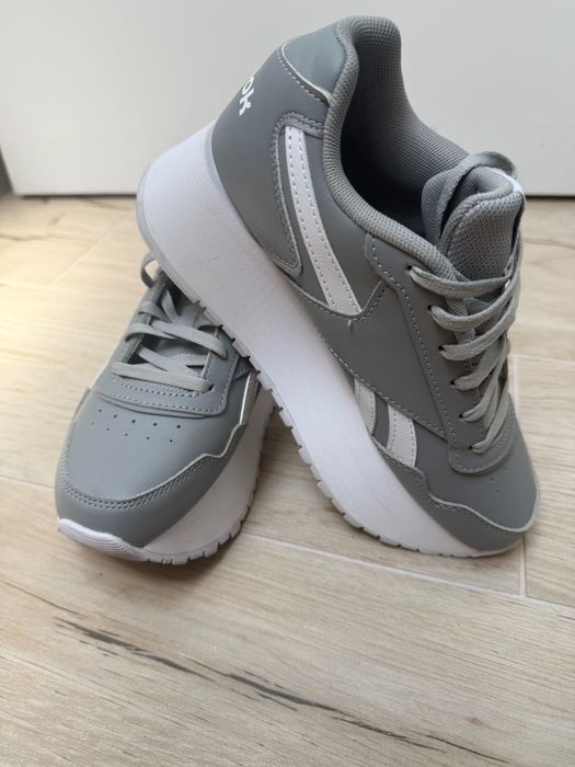 Adidași talpă inalta Reebok