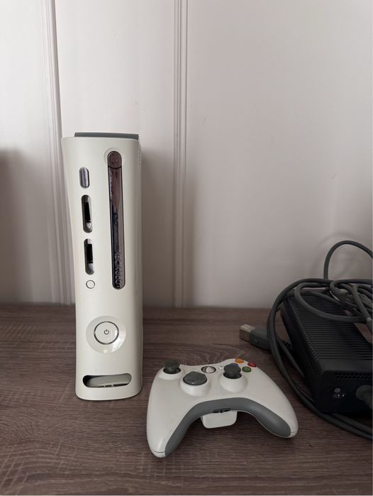 Продам Xbox 360 Arcade