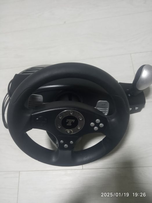 Vând Thrustmaster