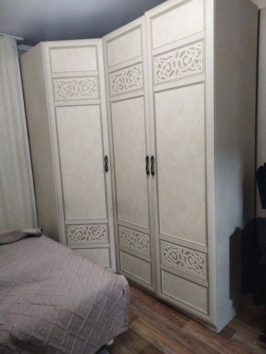 СРОЧНО!  Продается шкаф для одежды угловой