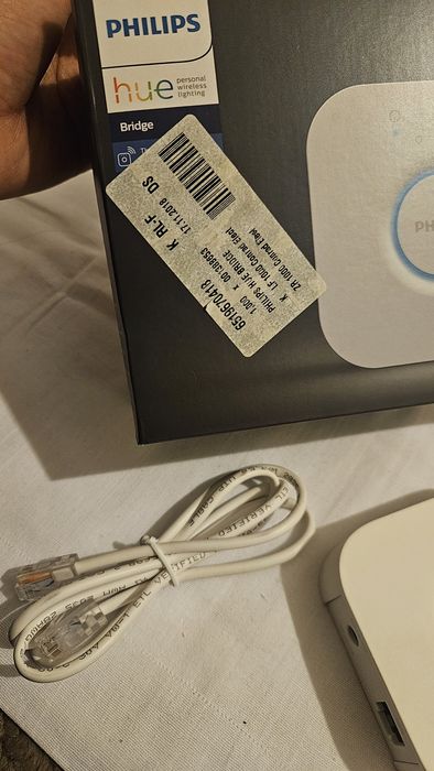 Контролер за умно осветление  Philips Hue Bridge v2