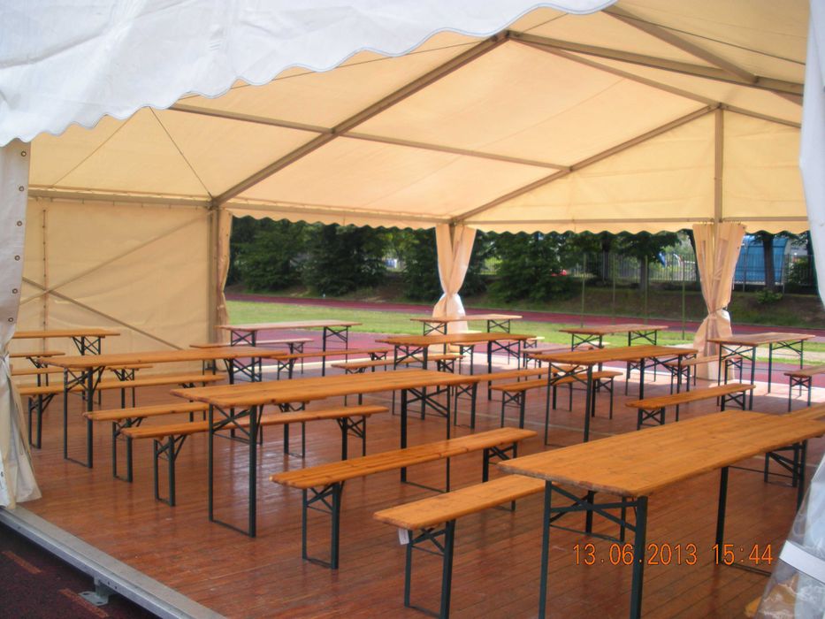 Отдаване на шатри и оборудване под наем за мероприятия.