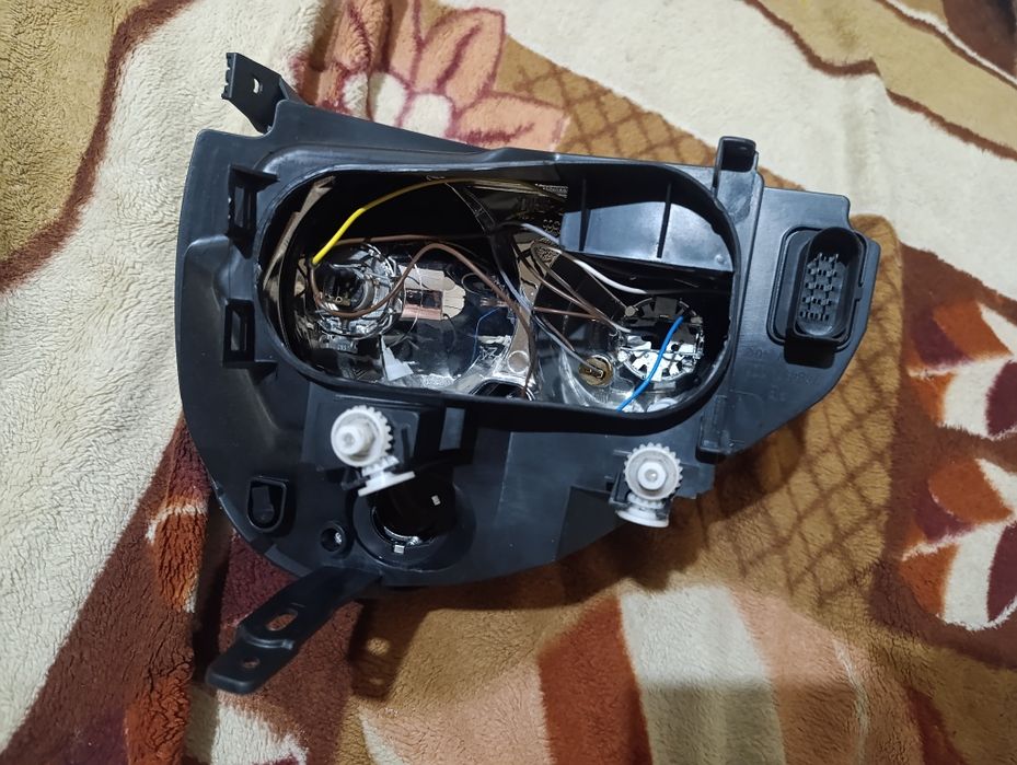 Фара на Приору лада