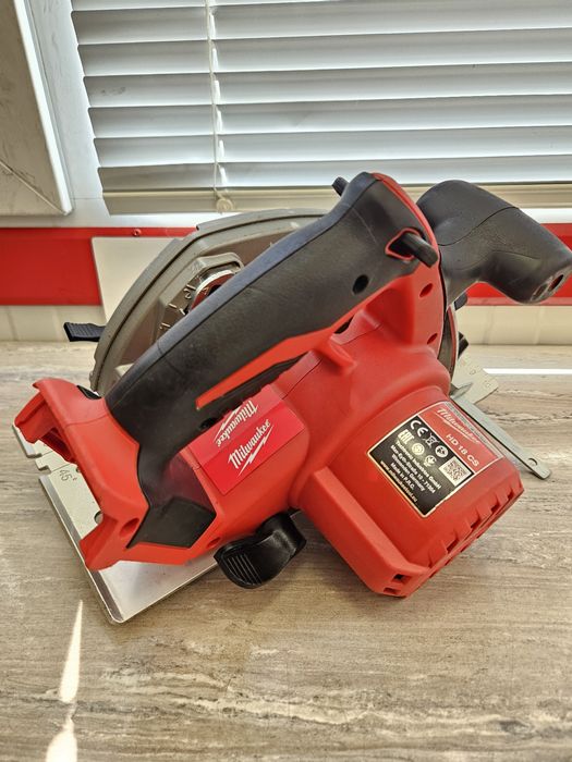 Milwaukee Ръчен циркуляр HD18CS 18V.