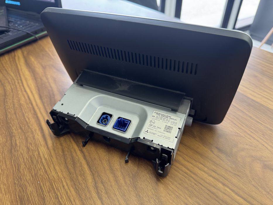 Навигация за Mercedes W205 C class дисплей