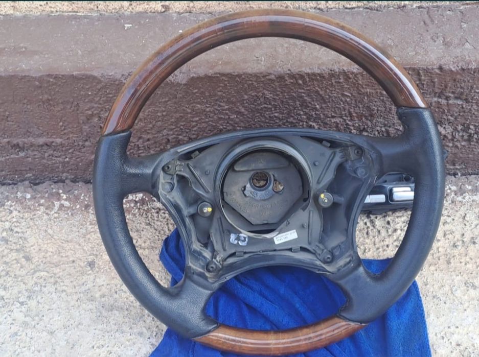 Руль w220 в хорошом состояний дерево