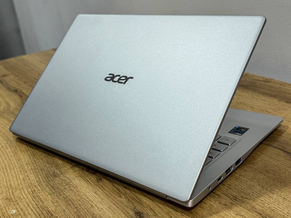 ACER SWIFT Core I7  kuchli notebook