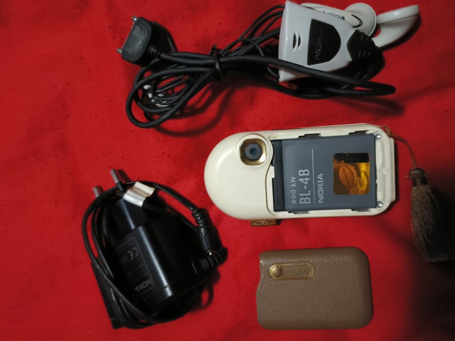 Nokia 7370  gold