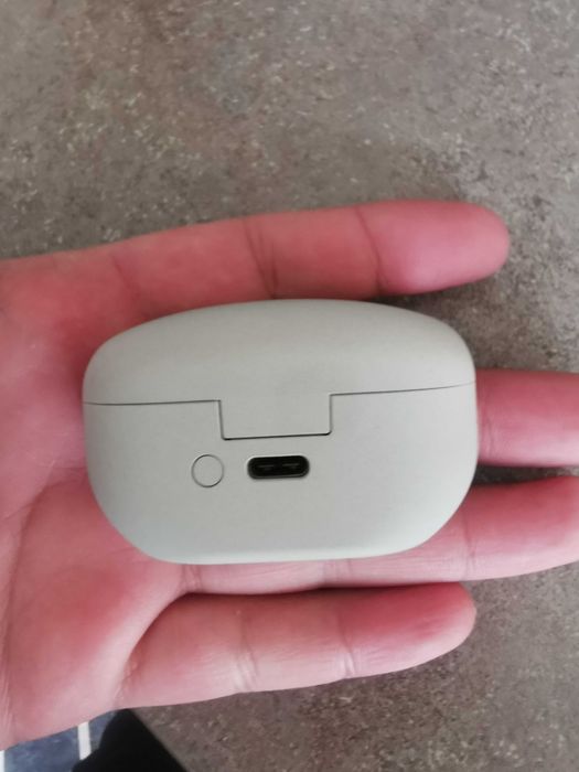 Продават се слушалки чисто нови са закупени са от Англия за 200£ паунда цена сегашна 100€