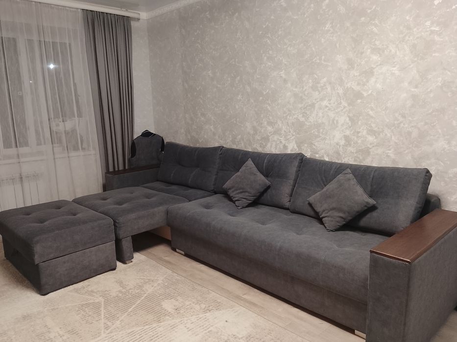 Продаётся диван тёмно-серый