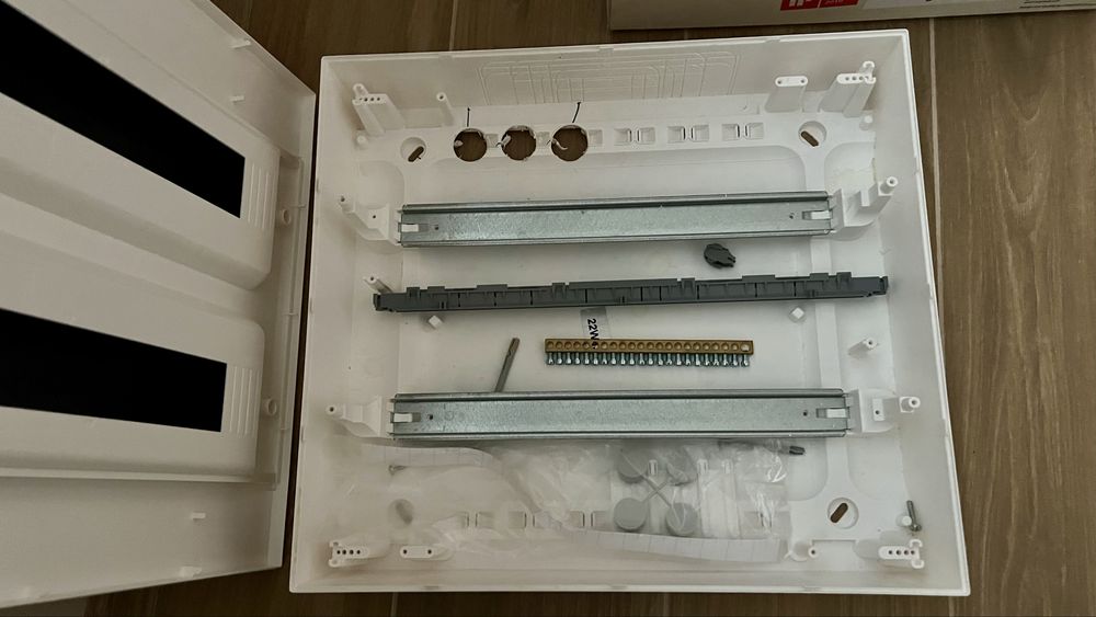 Legrand Practibox S, 36 м  разпределителна кутия