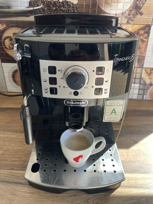 Aparat expresor cafea Delonghi Magnifica S