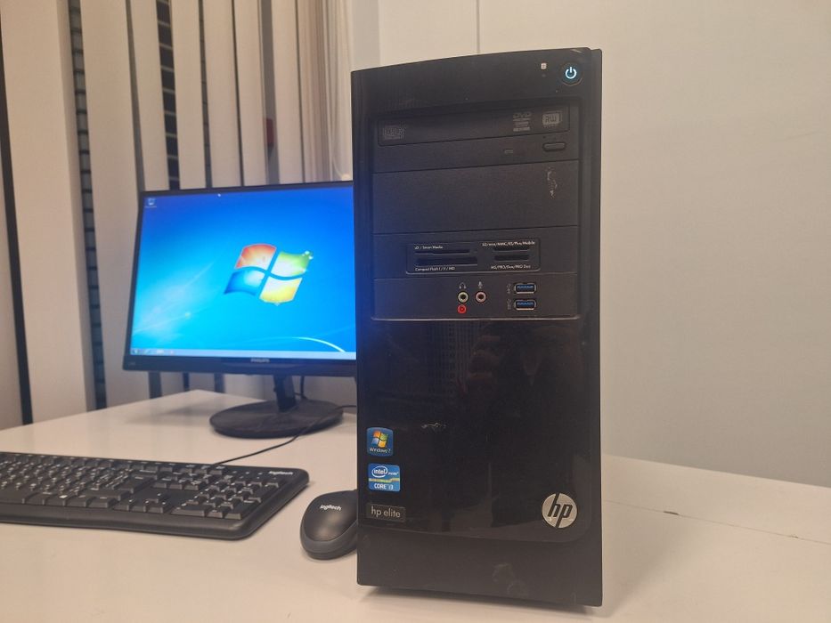 Офис компютър с монитор