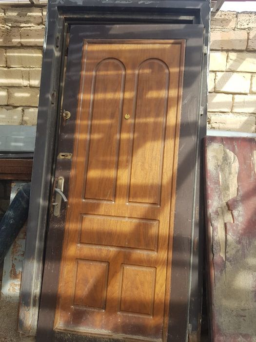 Есік дверь наружныи