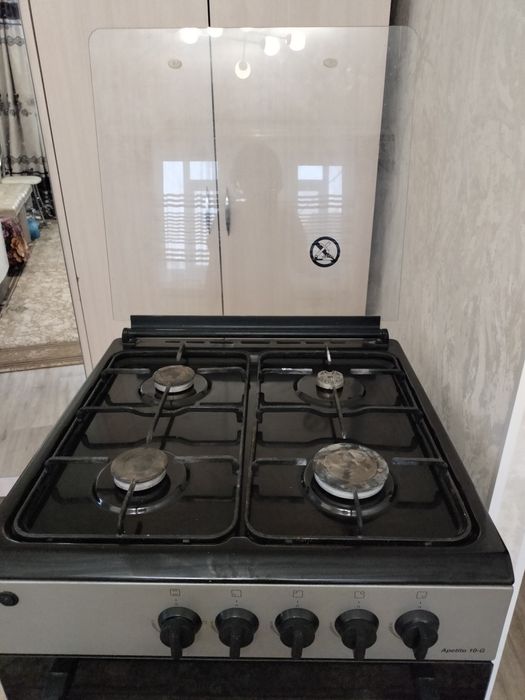 Продам газ плиту