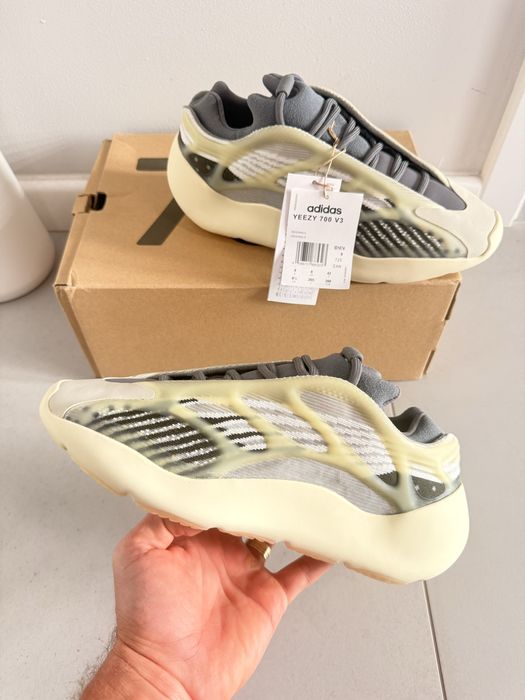 Adidas Yeezy 700  Fade Salt