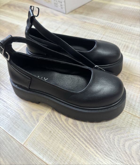 Черные туфли на платформе