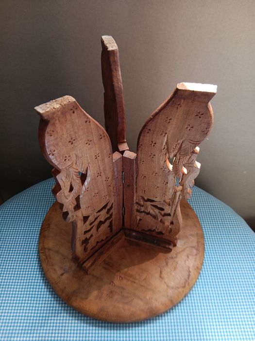 Măsuță veche din lemn sculptata, Pliabila 32/28,5 cm, De colectie