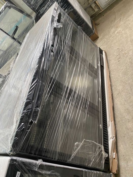 Vitrină băuturi 330L cu LED și răcire ventilată