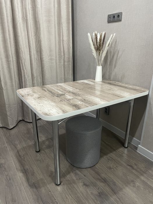 Продам стол кухонный