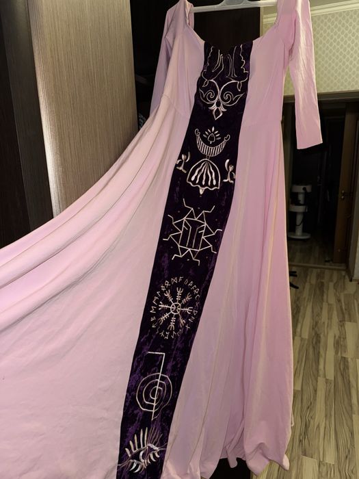 Платья женственные брендвые