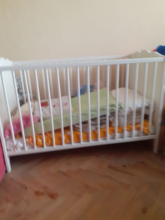 Продавам бебешко легло