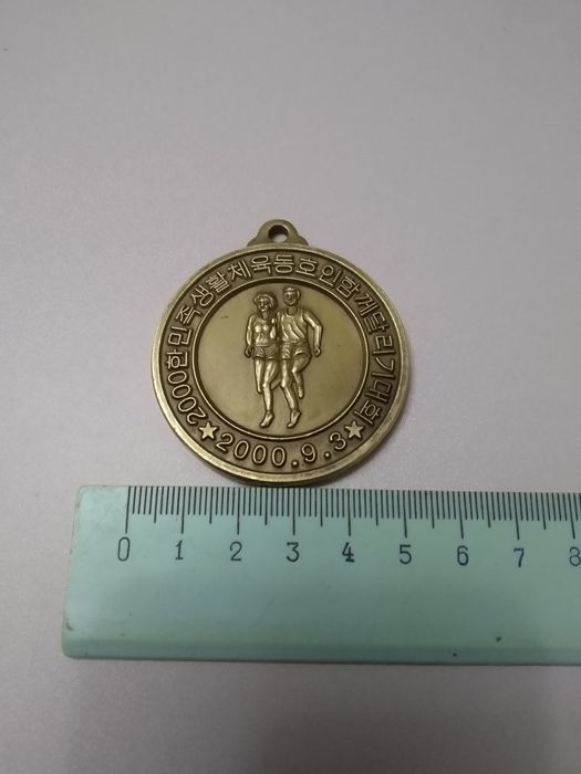 Китайская монета,мышь. Медаль. Значки. Аудио кассета. Корея.