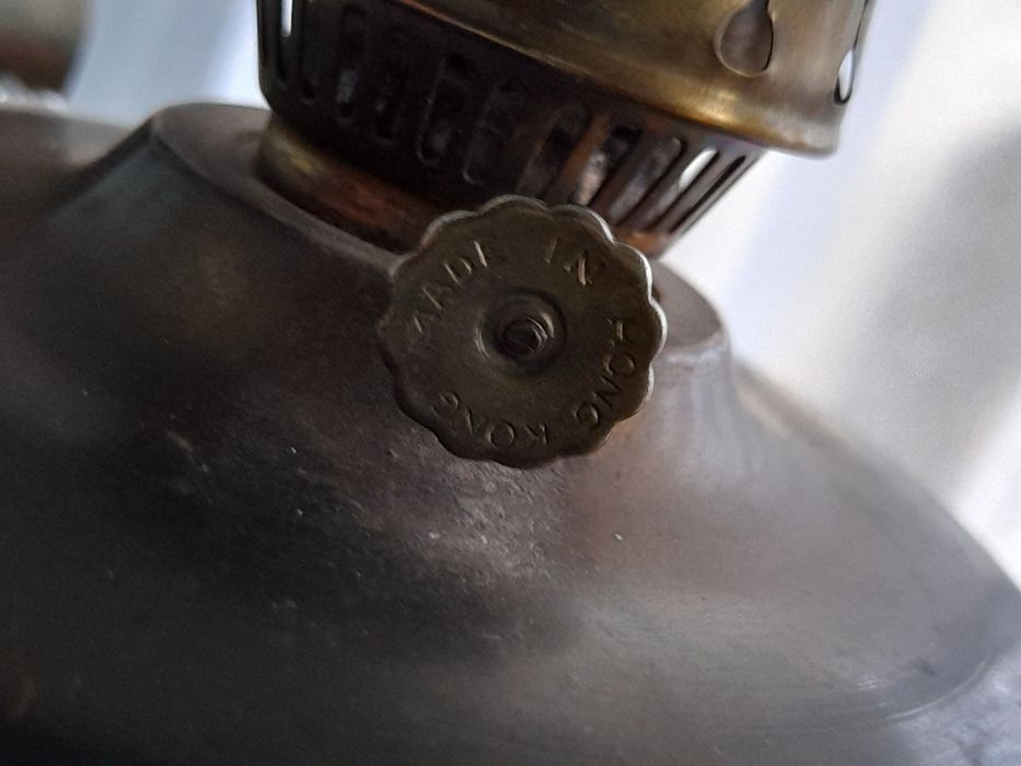 Два броя газени лампи и фенер за помещение