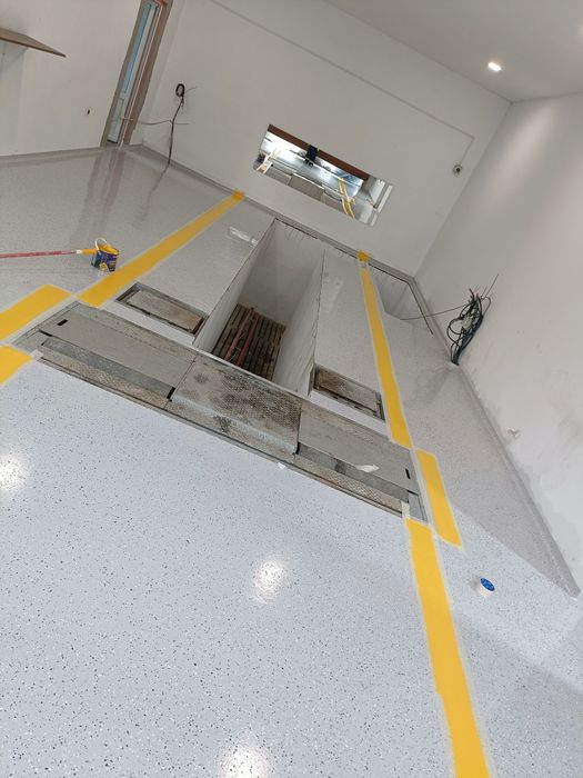 Pardoseli epoxidice profesionale – garaje, hale, spații comerciale | G