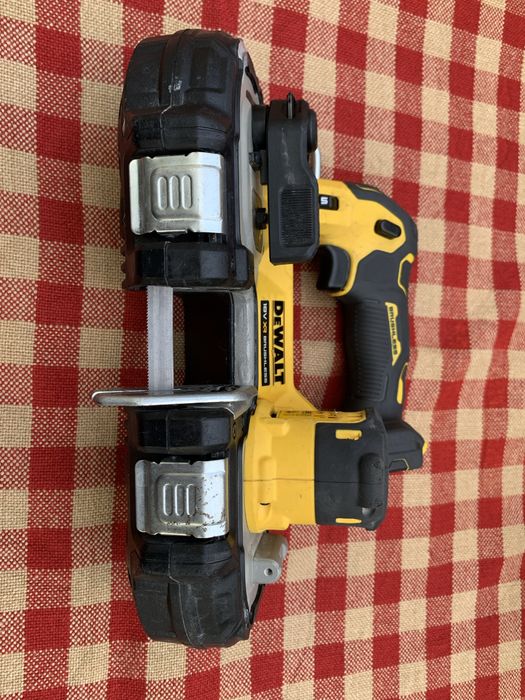 DeWALT DCS 377/компактен безчетков трион лентов