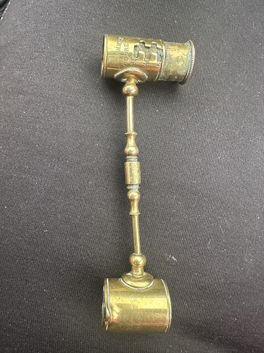 Plosca pentru praf de pusca si cupita pentru cartuse.