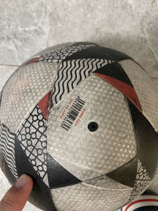 Футбольный мяч adidas