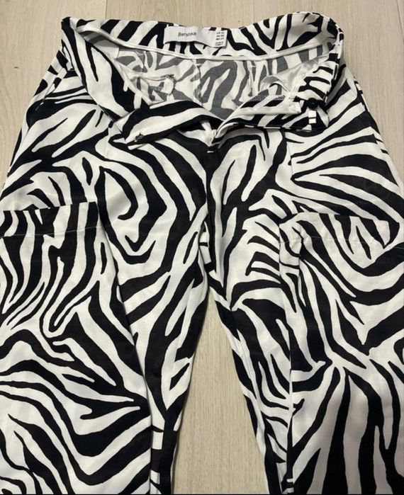 Pantaloni Bershka xxs