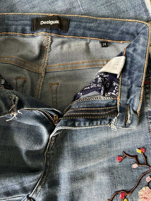 Дамска риза Guess и дънки Guess и Desigual